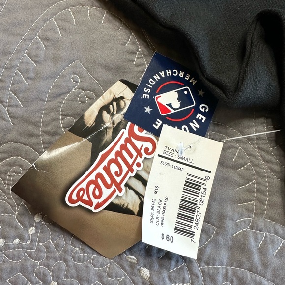 Stitches Men’s Minnesota Twins Black/Gold Hoodie NWT Various Sizes - Picture 3 of 5